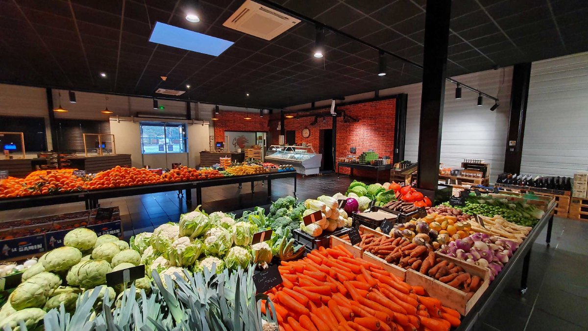 <p>Dans le secteur commercial, l’architecture travail votre projet pour qu’il puisse accueillir le public dans les meilleures conditions tout en renforcant l’attractivité de l’enseigne. De la boutique indépendante à la grande surface spécialisée, CDA-Architecture travaille la scénographie, la fluidité du parcours client et l’identité visuelle ;  tout en intégrant l’importance penser à l’optimisation des coûts de la construction et de ceux de l’exploitation futur.</p>